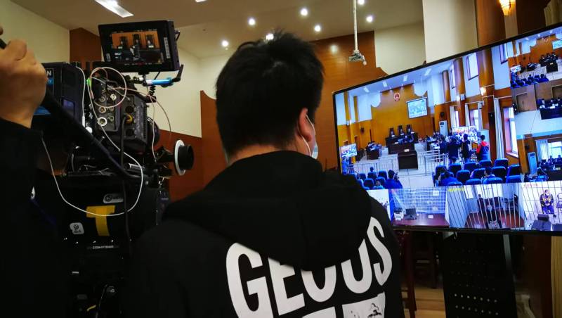 AI生成VS人工创意——嘉峪广告片拍摄公司的技术浪漫主义实践